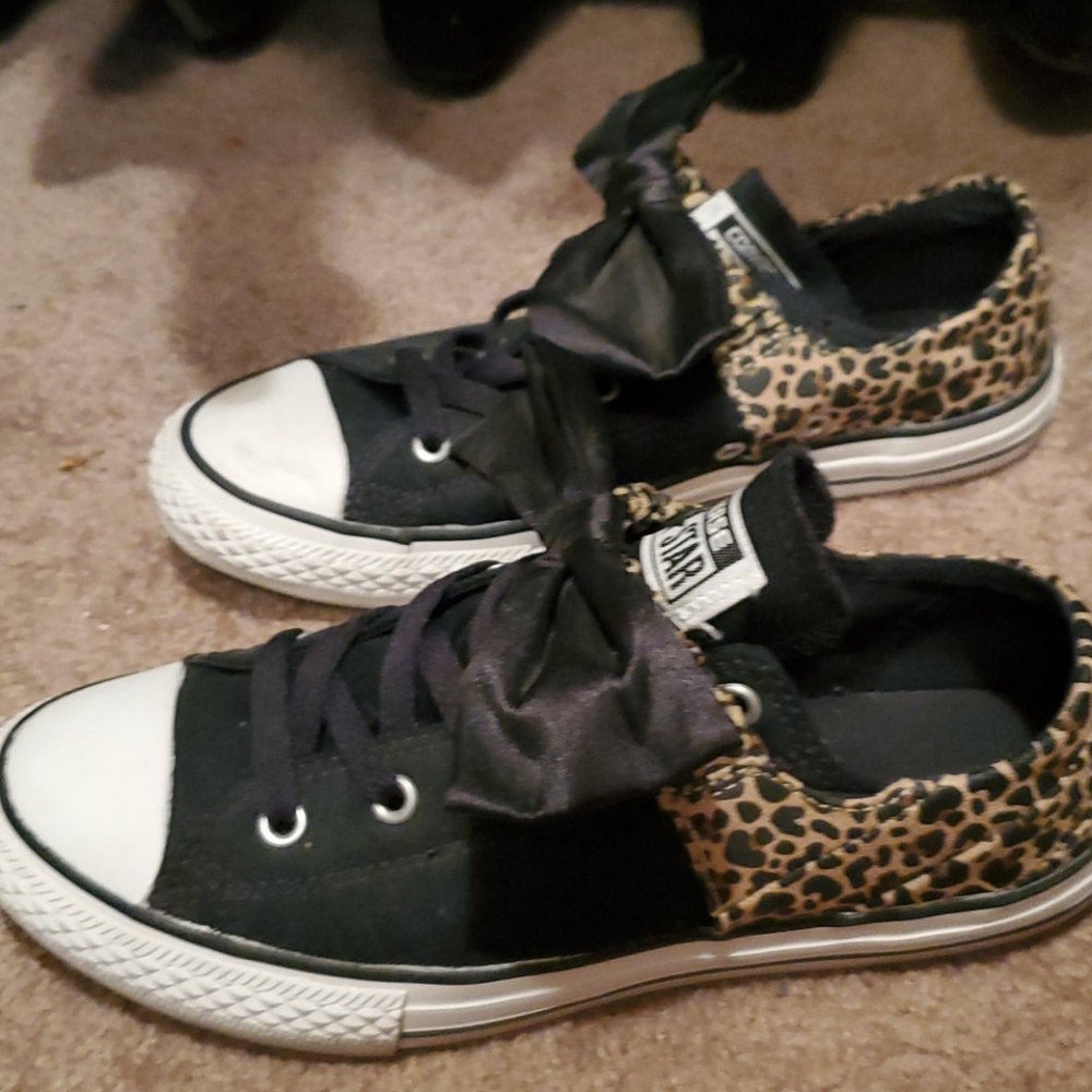Converse leopard print shoes